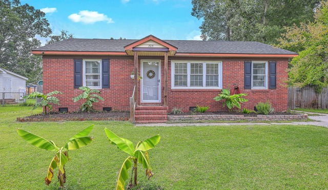 Pet-Friendly 3bd Cozy Home with Fully Fenced Back Yard in Goose Creek