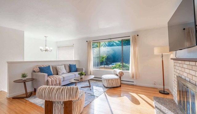 Pet-friendly 4BR Seattle Retreat with Fenced Yard