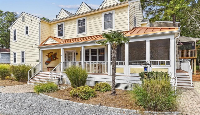 Pet Friendly 5 Bedroom Bayside Home in Bethany Beach!