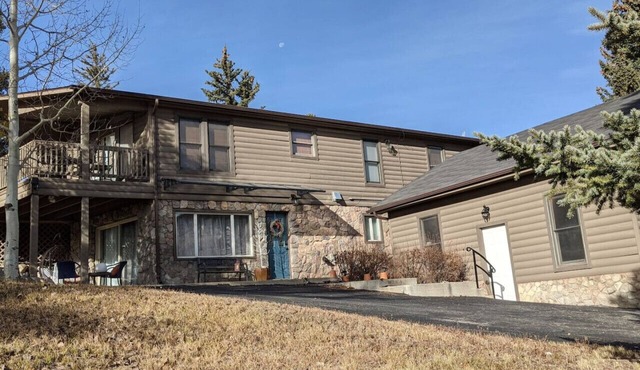 Pet Friendly 5 Bedroom Ski Home with Game Room