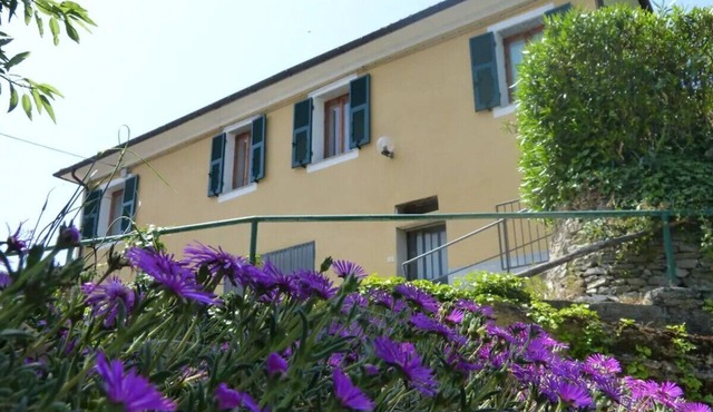 Pet-Friendly Apartment 'Casa dei Fiori' with Mountain View & Wi-Fi