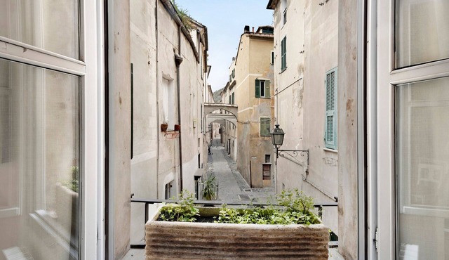 Pet-Friendly Apartment Bilocale Merlino with Mountain View & Wi-Fi