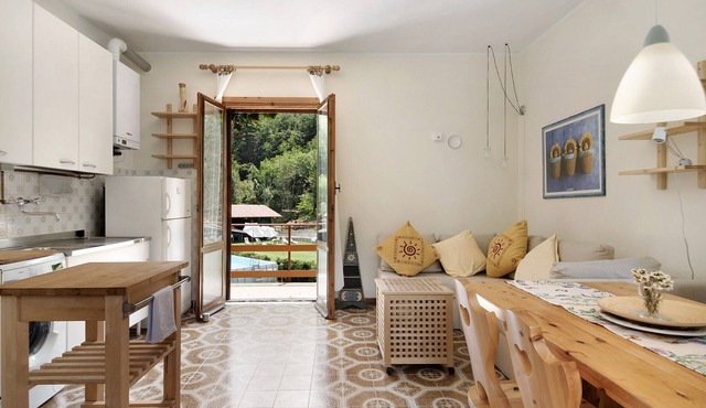 Pet-Friendly Apartment with Mountain View, Shared Pool & Wi-Fi