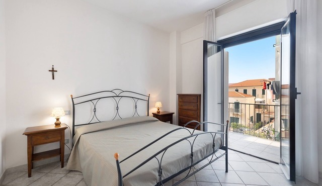 Pet-Friendly Apartment "12 Mehari" with Balcony & Wi-Fi