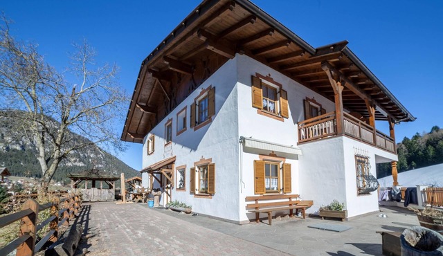 Pet-Friendly Apartment Urlaub auf dem Bauernhof in Gfrill with Mountain View