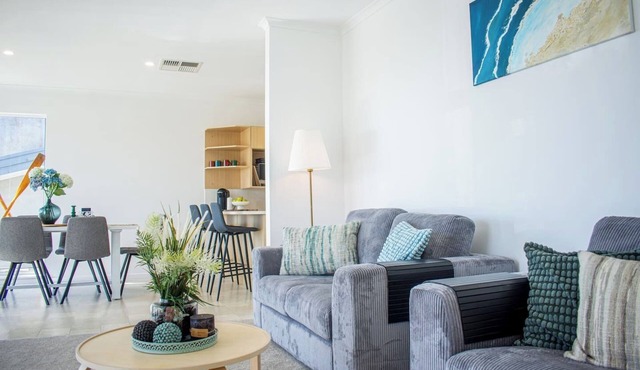 Pet Friendly Beachfront HolidayHome-Near Boat Ramp
