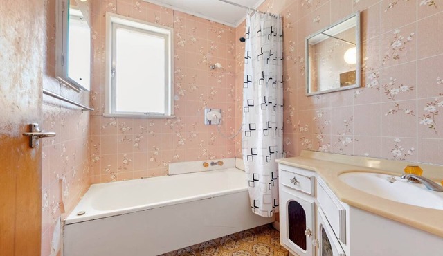 Pet-friendly beach bolt hole