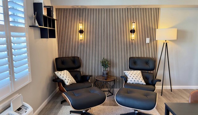 Pet-friendly Cape May Beachfront · King Bed