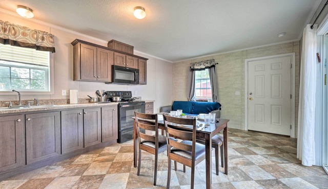 Pet-friendly Cassoplis Cabin, Close to Parks!
