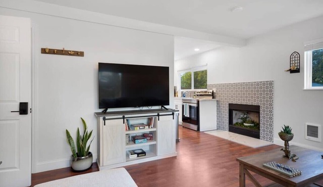 Pet Friendly, Centrally Located w/Shared Gym