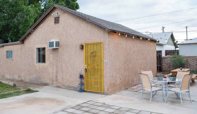 Pet-Friendly, Charming bungalow with WiFi and AC in sunny Yuma