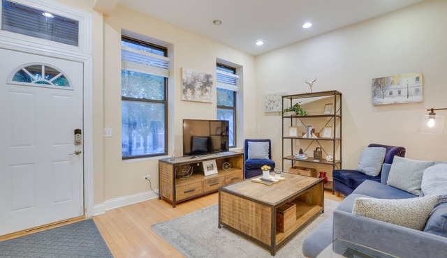 Pet-Friendly Chicago Getaway w/Free Parking!