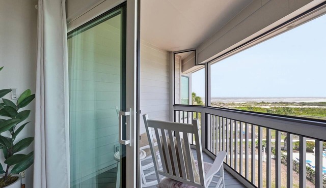 Pet Friendly Condo with Gorgeous Ocean View!