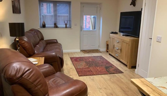 Pet Friendly Cottage Ashbourne with Parking