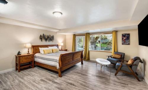 Pet Friendly Cottage on the River near Downtown