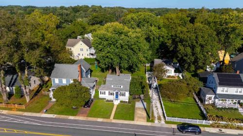 Pet-Friendly Cottage Walk to USNA Stadium