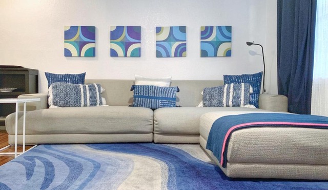 Pet-friendly Duplex, Big Shared Yard in Charming Historic Travis Heights!