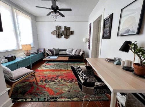 Pet-friendly duplex steps from Algiers ferry