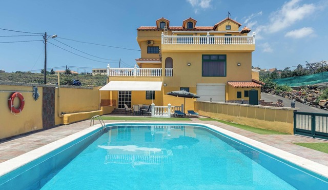 Pet-Friendly Apartment B Armonia Rural with Sea View, Terrace, Shared Pool & Wi-Fi
