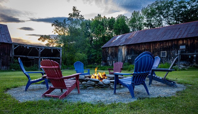 Pet-friendly Farmhouse, near hiking!
