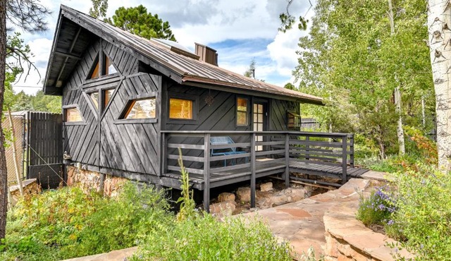 Pet-Friendly Flagstaff Studio Cabin w/Patio