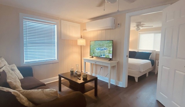 Pet Friendly, Fully Fenced Cozy Cottage by the Beach