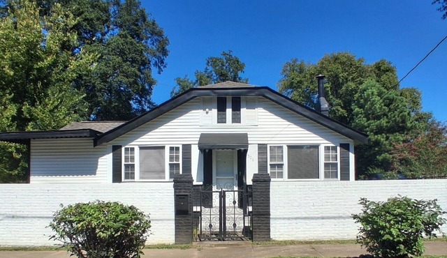 Pet-Friendly Furnished 4BR/2B Historic Greenville Bungalow w/Fenced Yard & Deck