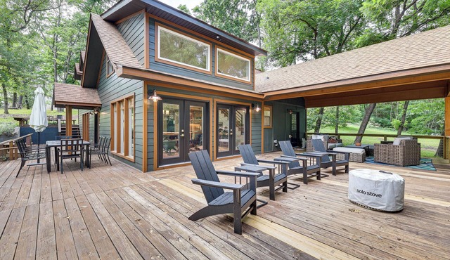 Pet-Friendly Garfield Cabin on Beaver Lake!