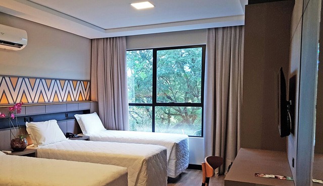 Pet Friendly Group Stay w/Pool, Shuttle, Gym and Breakfast! 2 Cozy Units