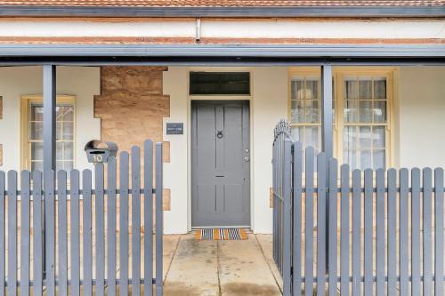 Pet Friendly- Heritage Cottage in Gawler South with 3 bedrooms and close to city train, shops and dining