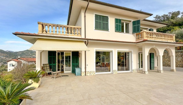 Pet friendly home in Vallecrosia