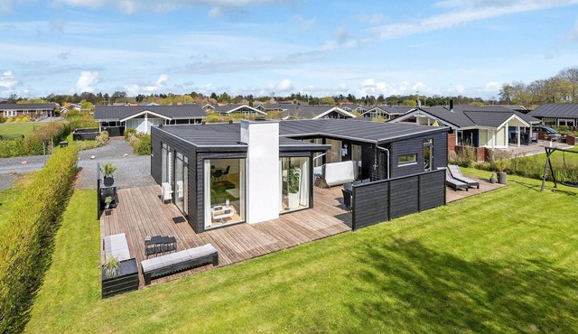 Pet friendly home in Juelsminde with sauna