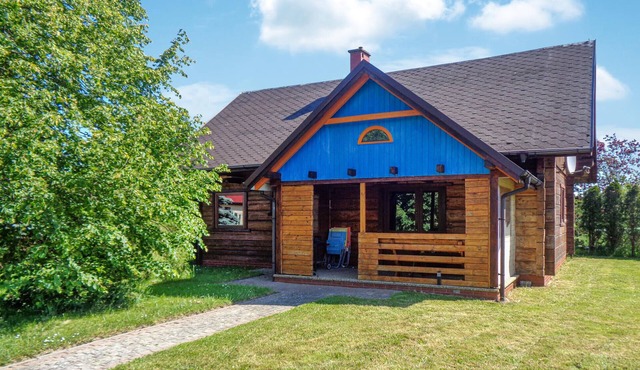 Pet friendly home in Mscice with outdoor swimming pool