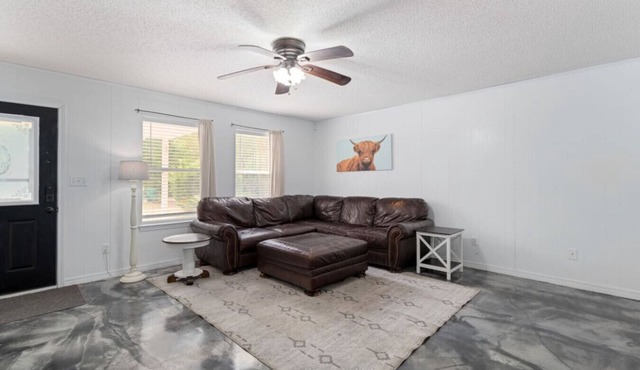 Pet friendly home in the heart of Crestview