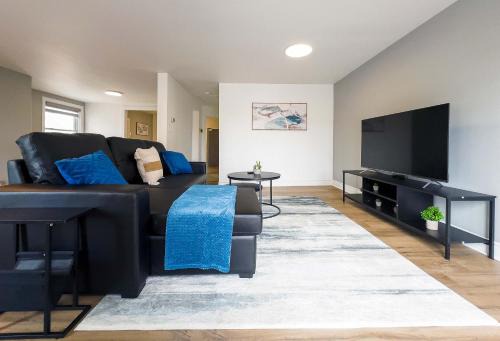 Pet Friendly Home Near Lock 32 & Beach Park