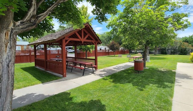 Pet Friendly|Hot Tub|Kitchenette|Seasonal Pool