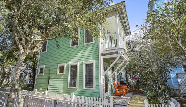 Pet Friendly In Seaside - 3 Houses to Beach, Guest Home + 2 Adult Bikes!