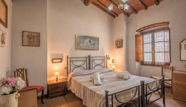 Pet-Friendly Apartment Bilocale Prunalbo with Shared Pool & Wi-Fi
