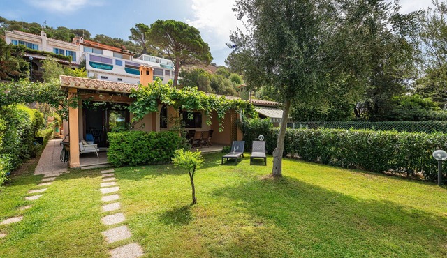 Pet-Friendly Holiday Home “Casa Anna” next to the Beach with Sea Views