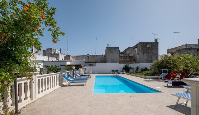 Pet-Friendly Holiday Home Casa Papadia - Bilocale Viola with Pool & Wi-Fi
