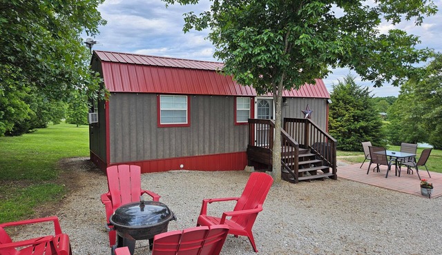 Pet friendly, King bed -2 miles from Highway 65
