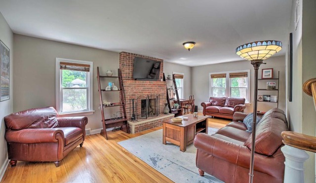 Pet-Friendly Lake Getaway: 1 Block to Beach!