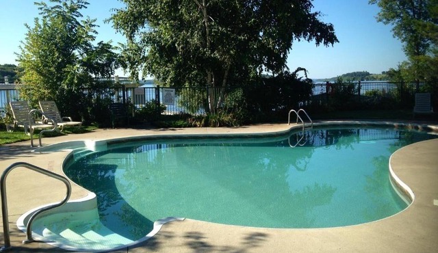 Pet-Friendly Lakeside Cottages With Private Outdoor Decks for a Homely Stay