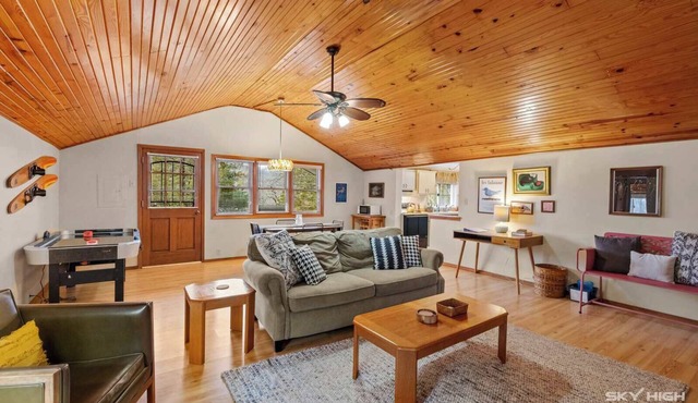 Pet-friendly Lakeview Cabin on Beaver w/Firepit