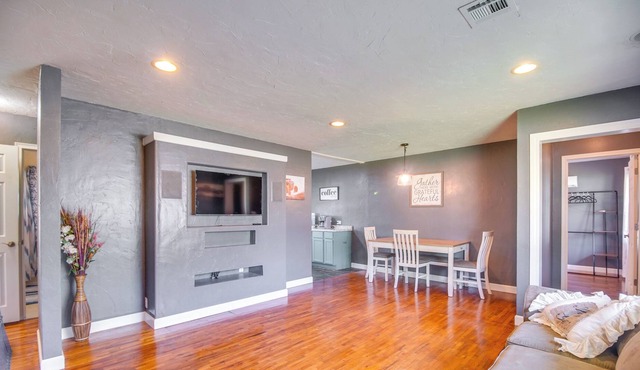 Pet-Friendly Langley Home < 3 Mi to Lake!