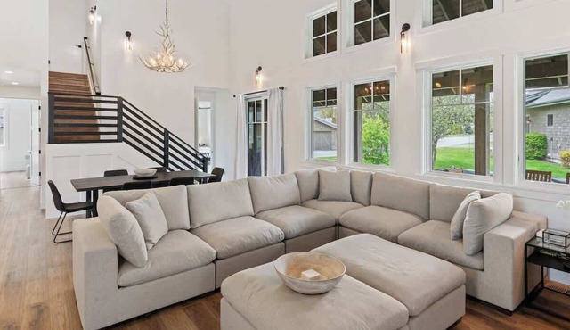 Pet Friendly Luxury Home w/Private Hot Tub