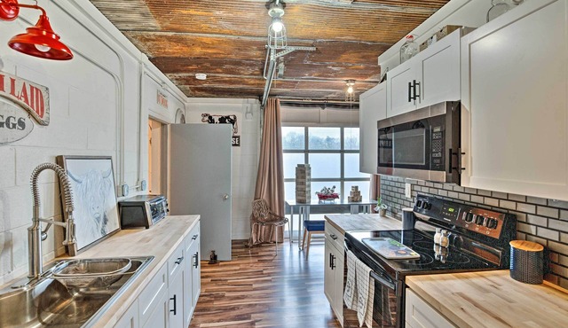 Pet Friendly 'Milk Barn Cottage' on 15 Acres!