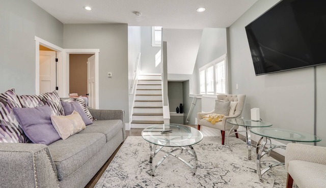 Pet-Friendly Minneapolis Home ~ 6 Mi to Dtwn!