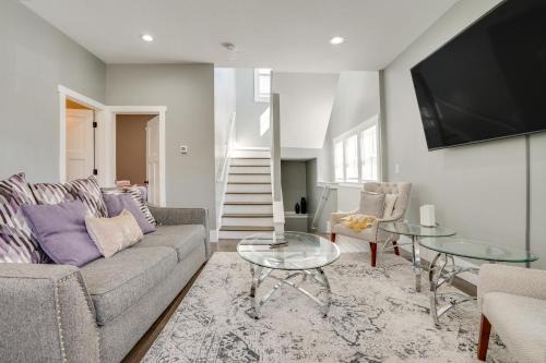 Pet-Friendly Minneapolis Home ~ 6 Mi to Dtwn!