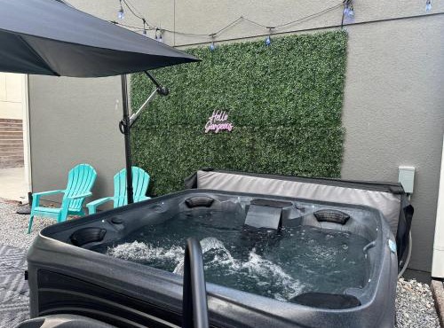 Pet Friendly Modern Zen Studio Retreat with Hot Tub